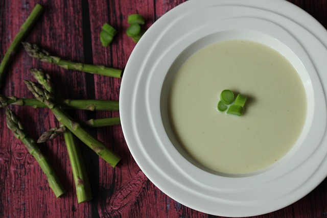 Kourtney’s go-to Ayurvedic Asparagus Soup Recipe – Poosh